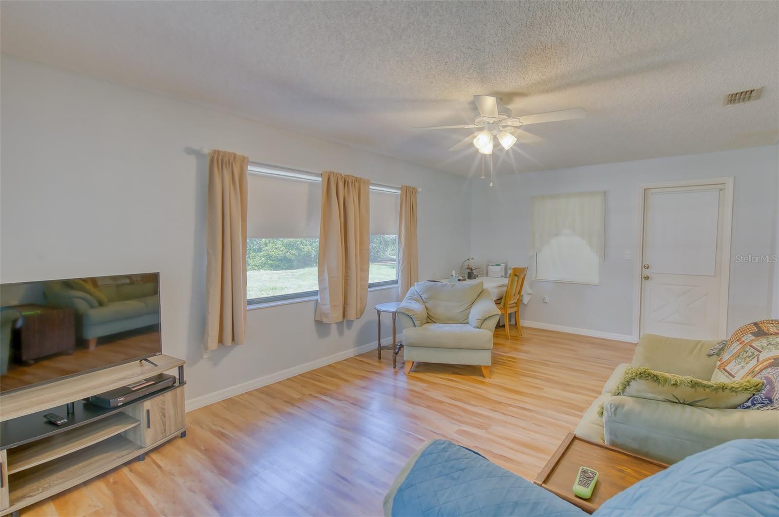 Image 25 of 67 For 3710 Susan Point