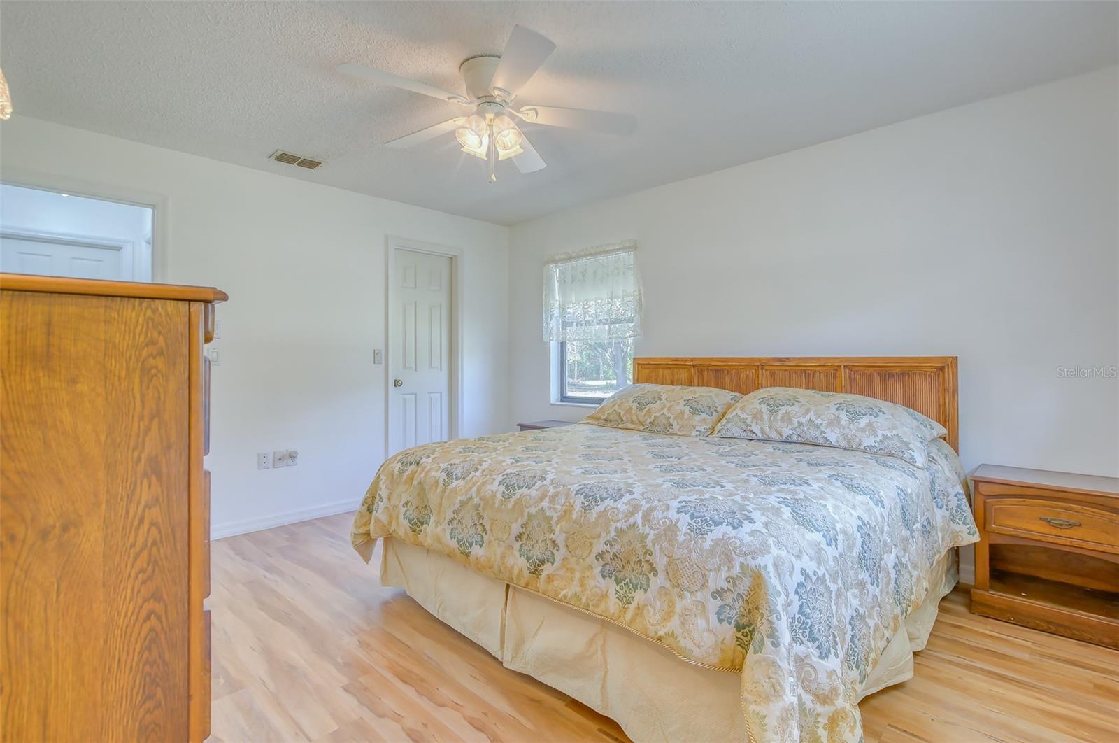 Image 29 of 67 For 3710 Susan Point