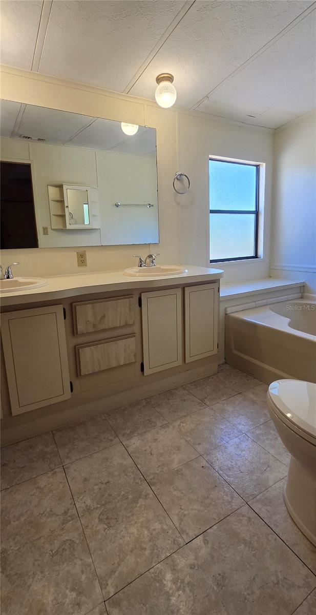 Image 12 of 22 For 15802 103rd Avenue