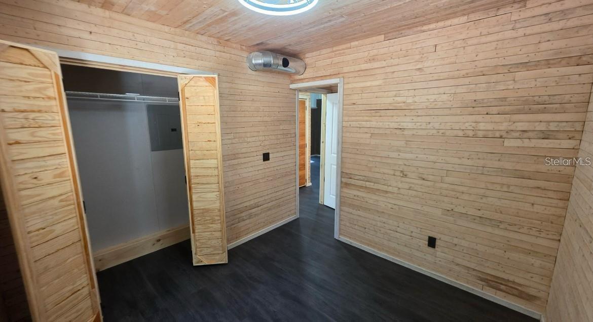 Image 11 of 13 For 401 Kemp Court Suite B