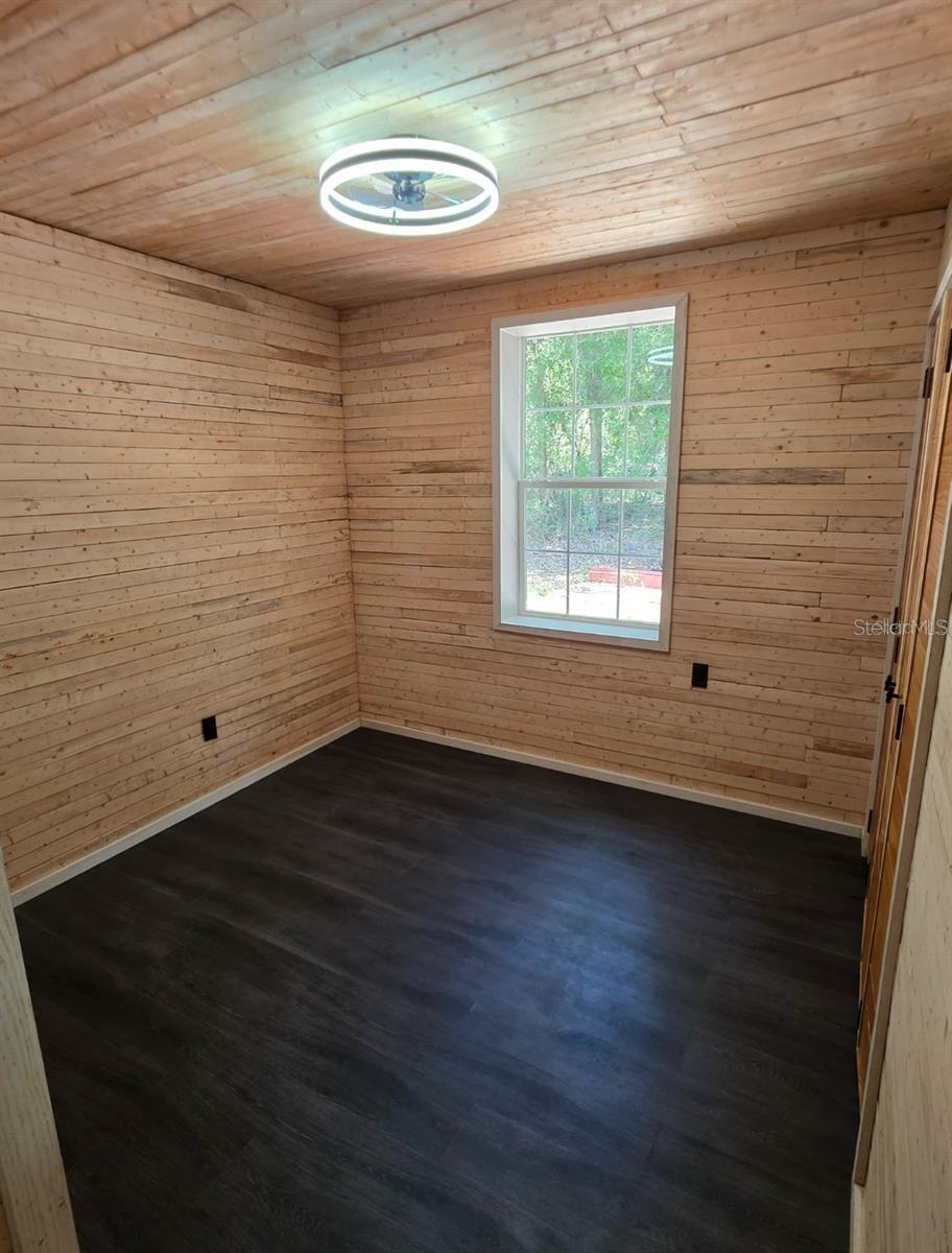 Image 6 of 13 For 401 Kemp Court Suite B