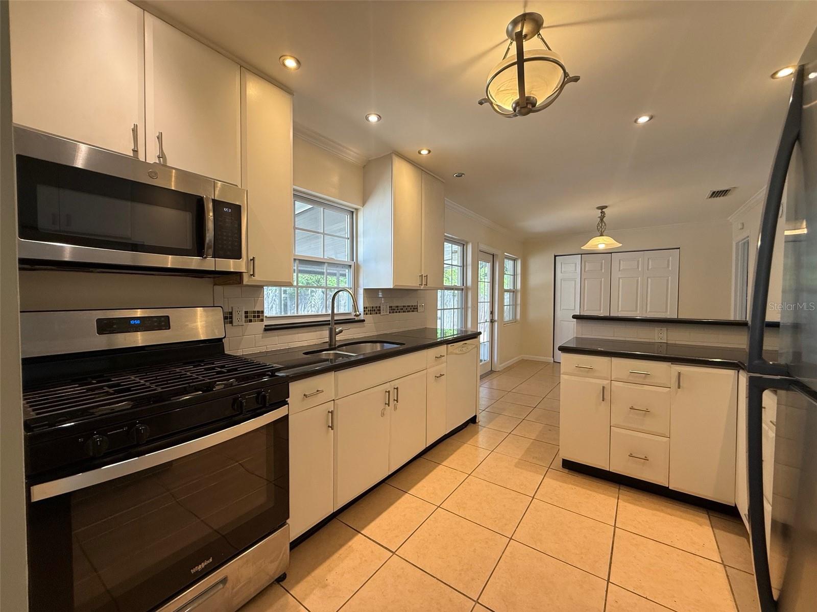 Image 5 of 22 For 4214 17th Avenue