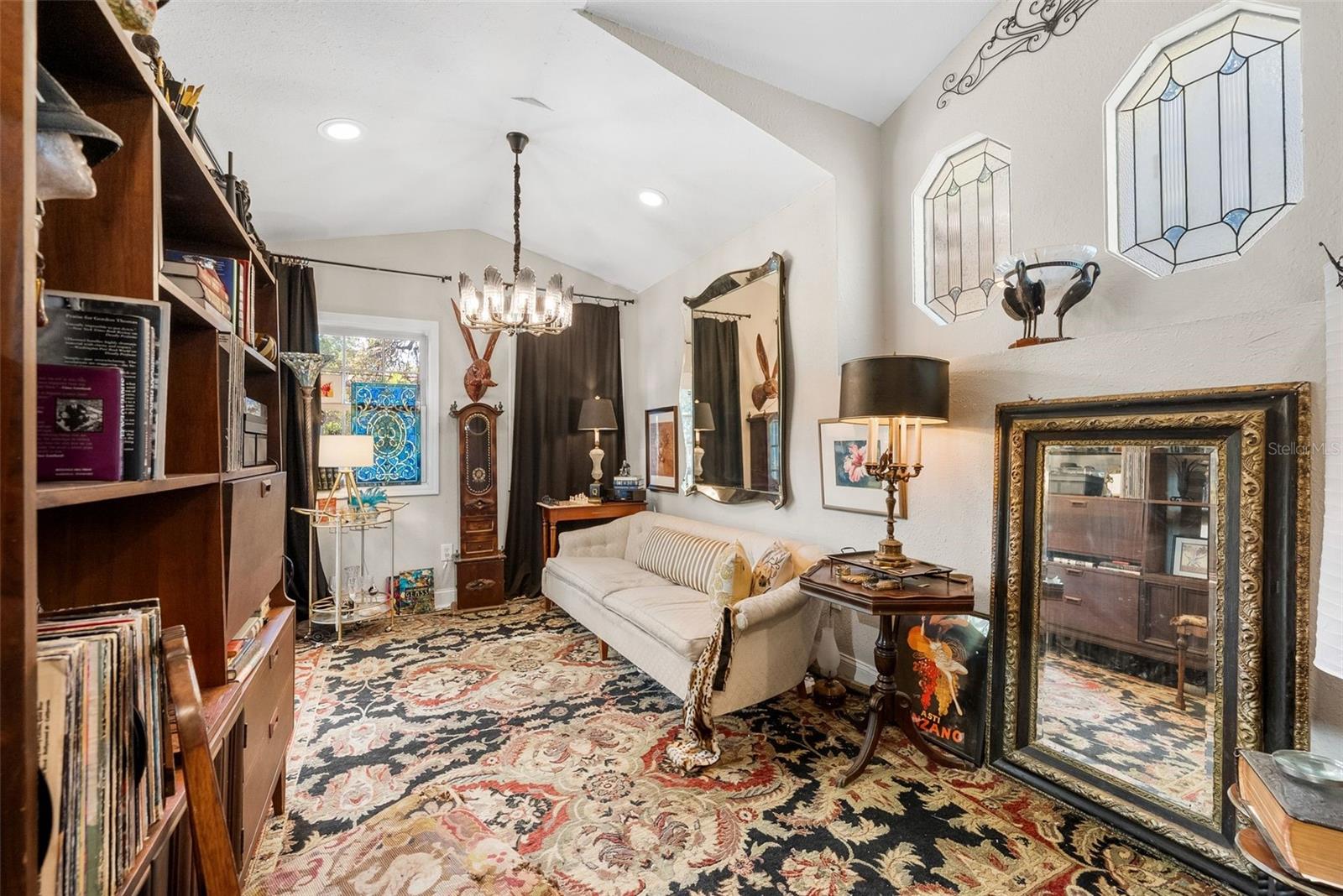 Image 16 of 32 For 360 Se Lakeview Drive