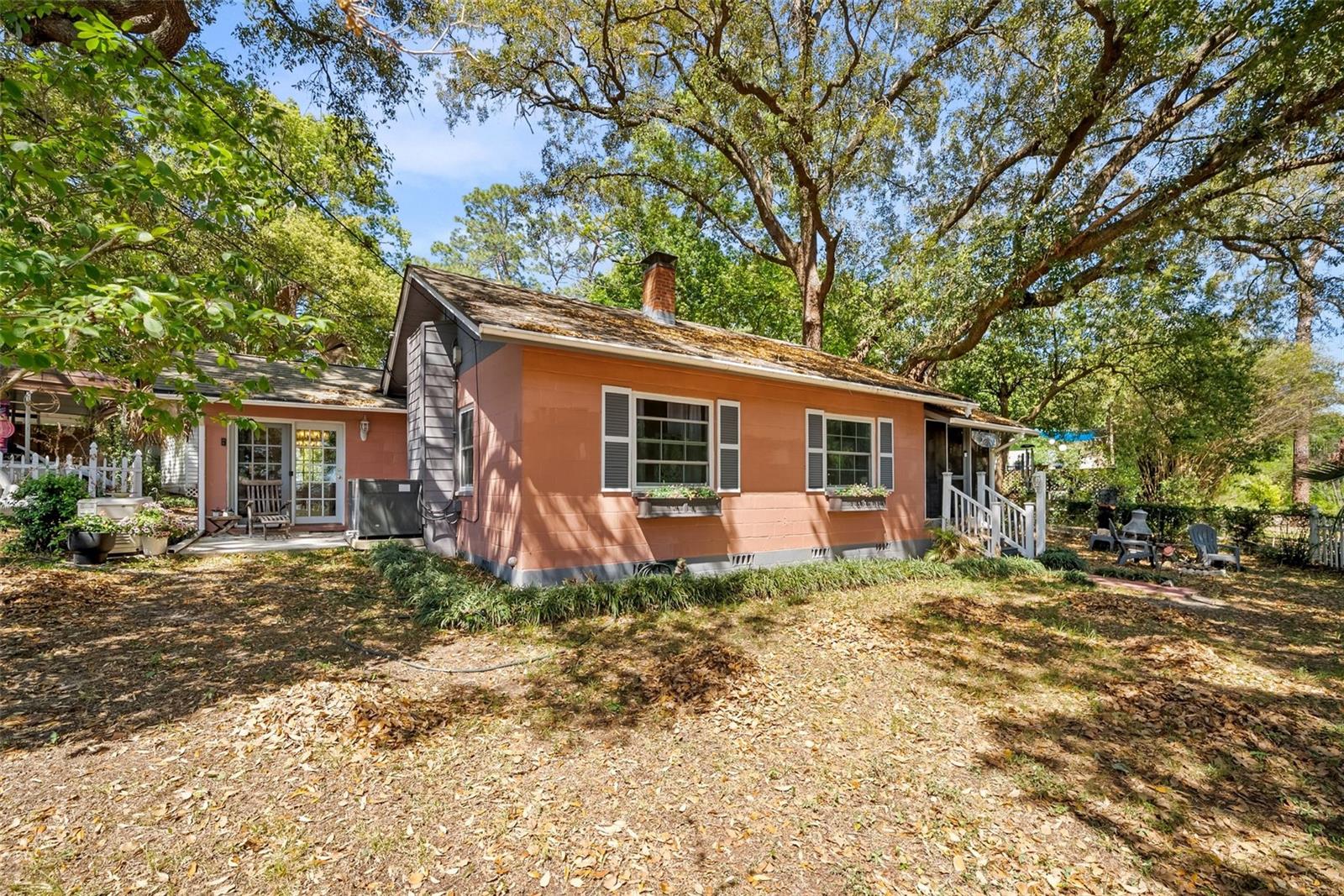 Image 18 of 32 For 360 Se Lakeview Drive