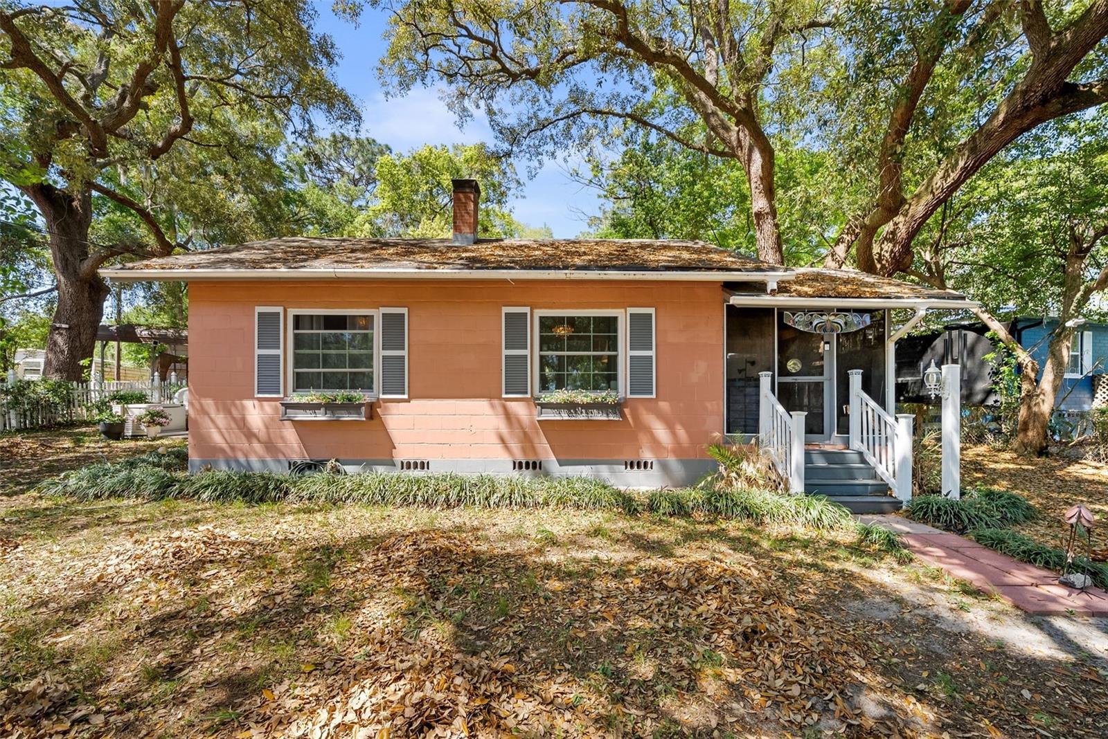 Image 2 of 32 For 360 Se Lakeview Drive