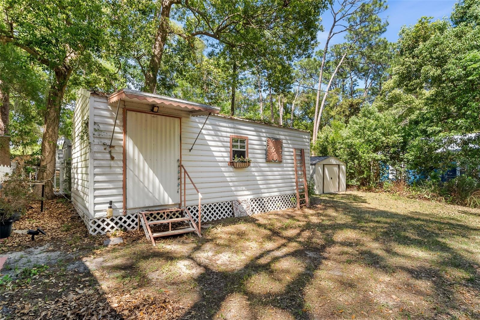 Image 25 of 32 For 360 Se Lakeview Drive