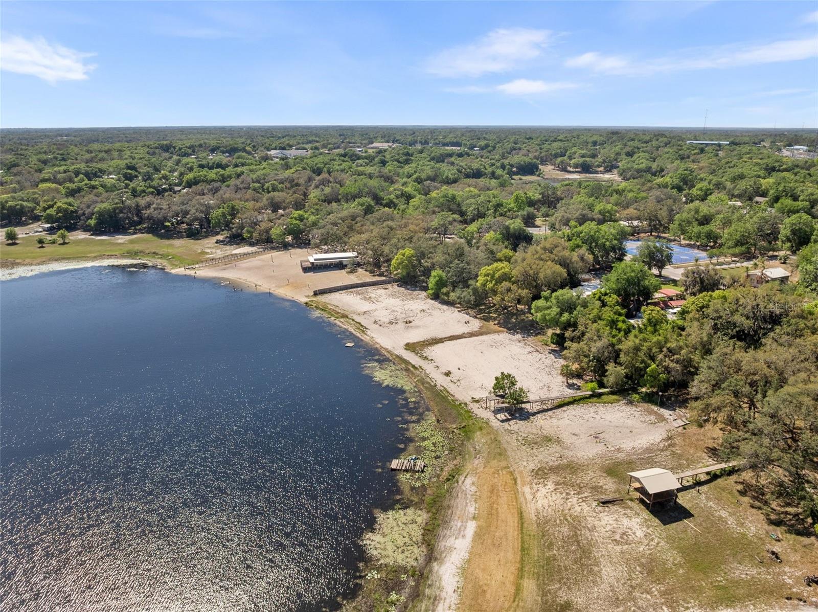 Image 28 of 32 For 360 Se Lakeview Drive