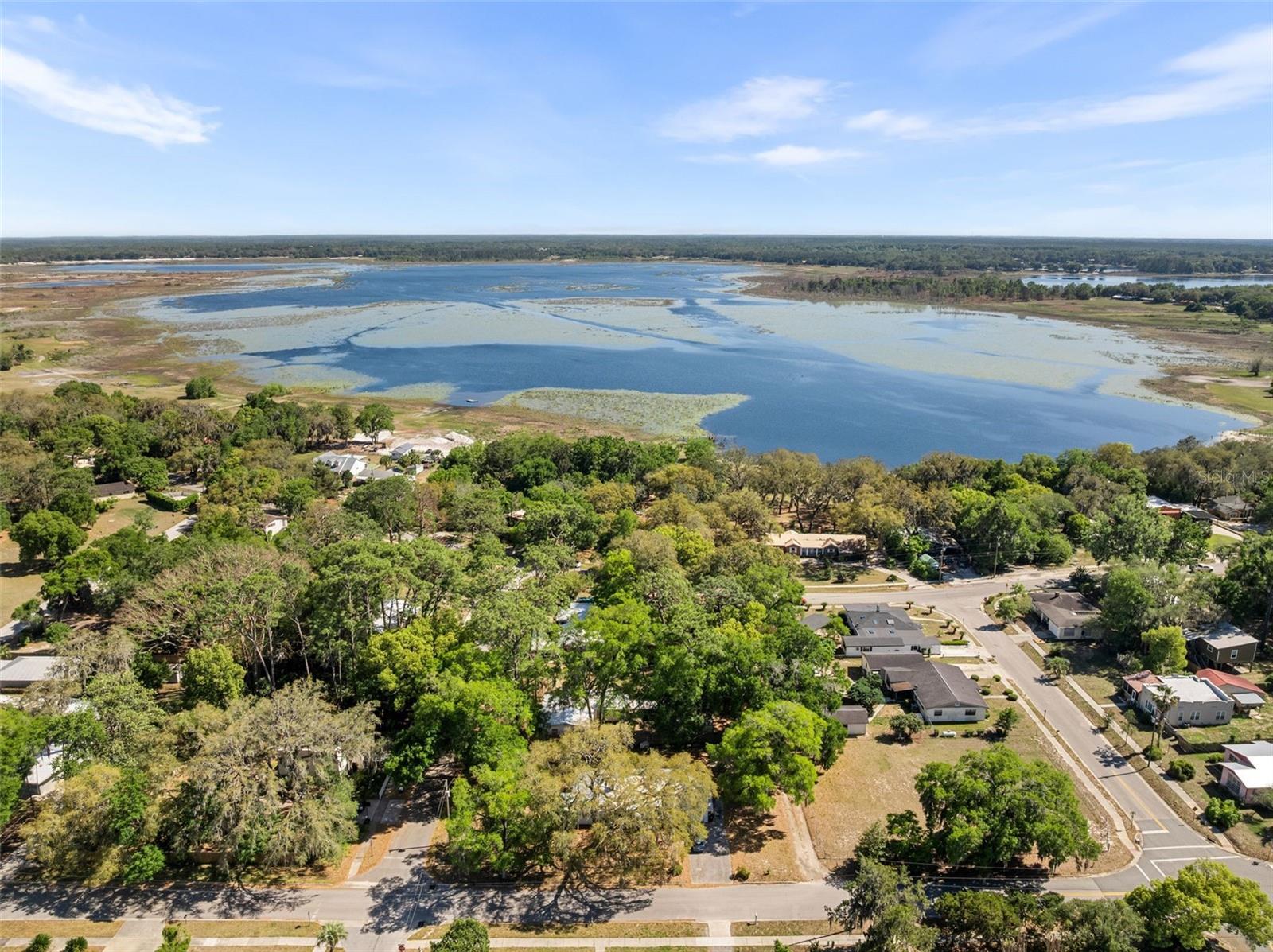 Image 30 of 32 For 360 Se Lakeview Drive