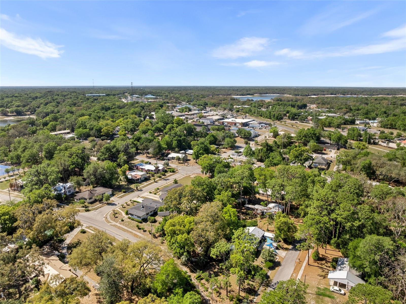 Image 31 of 32 For 360 Se Lakeview Drive