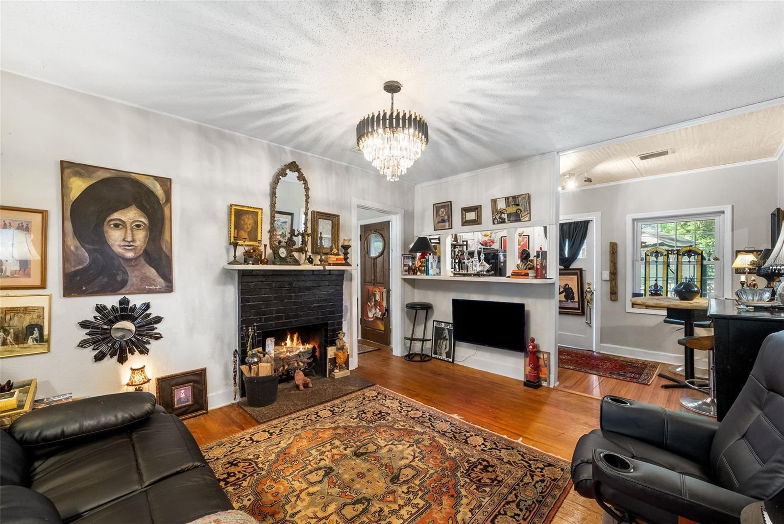 Image 8 of 32 For 360 Se Lakeview Drive