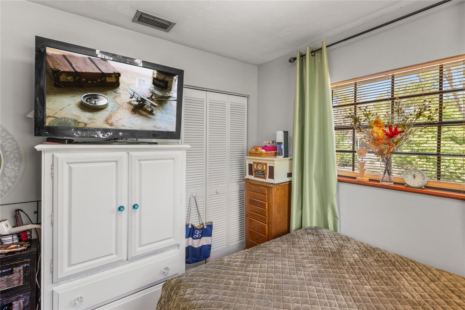 Image 26 of 42 For 628 52nd Street