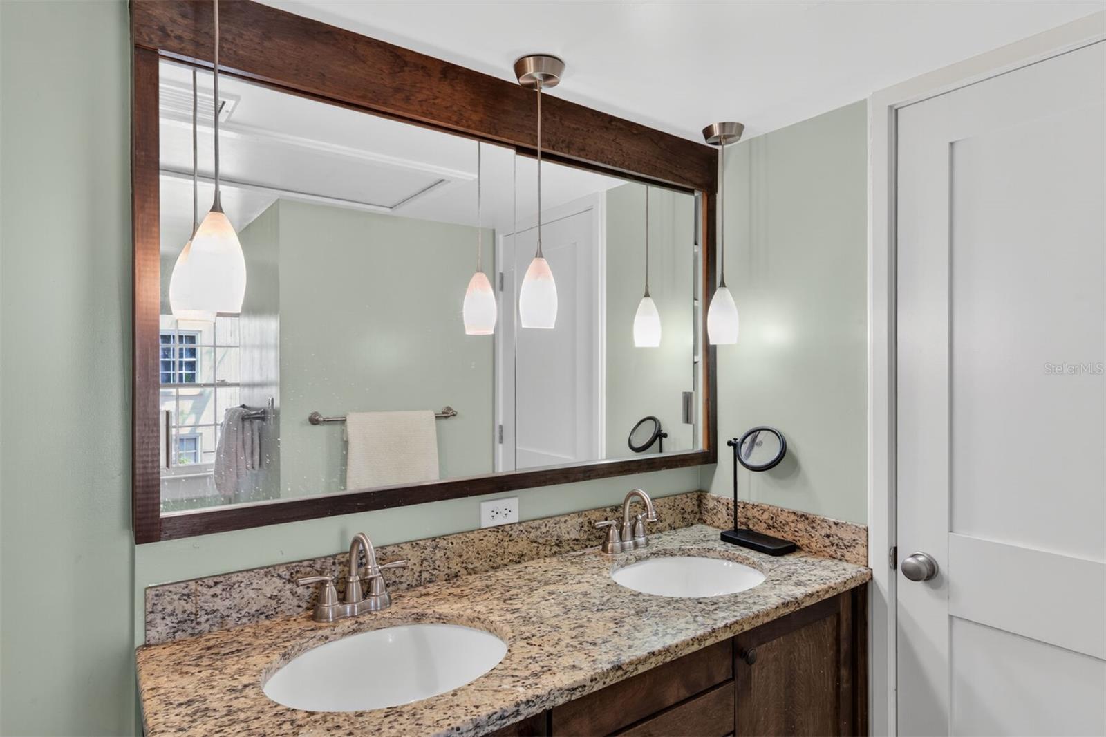 Image 24 of 32 For 531 Boulevard