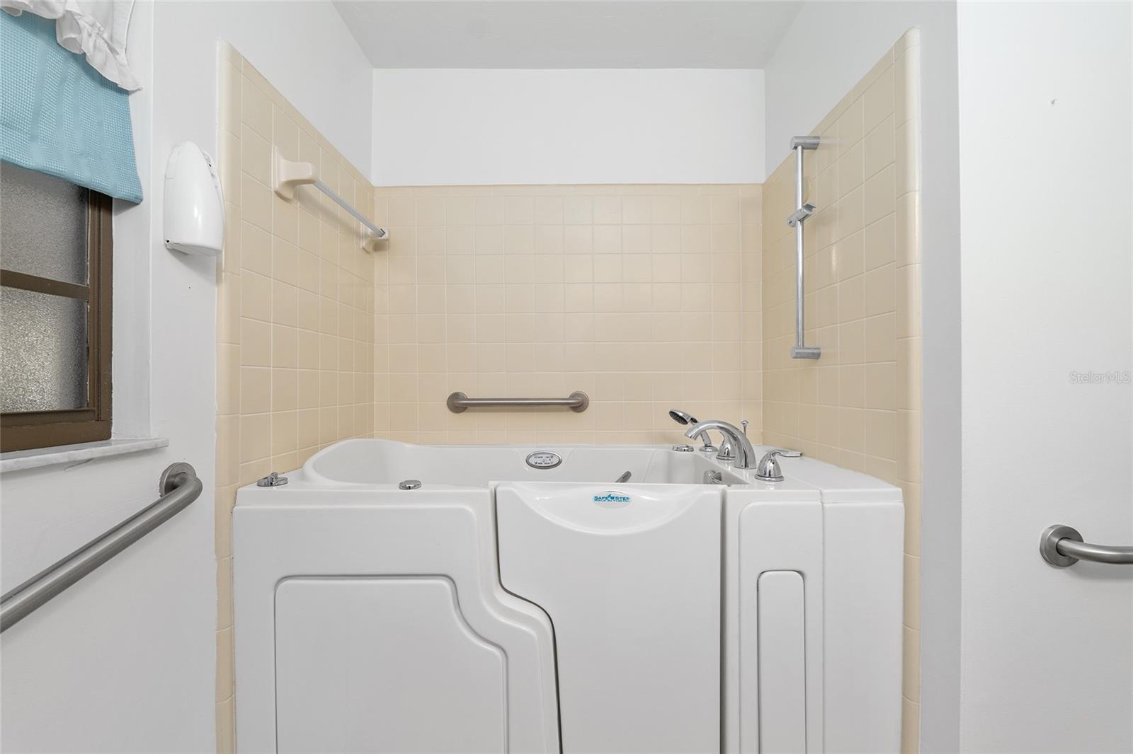 Image 19 of 23 For 8479 38th Drive