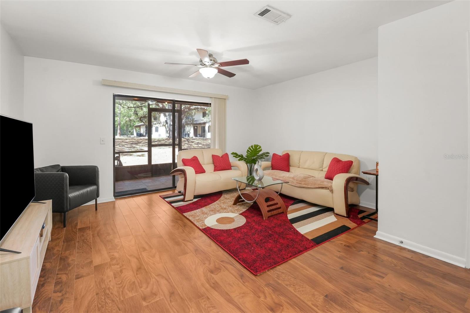 Image 3 of 21 For 2735 35th Place 903