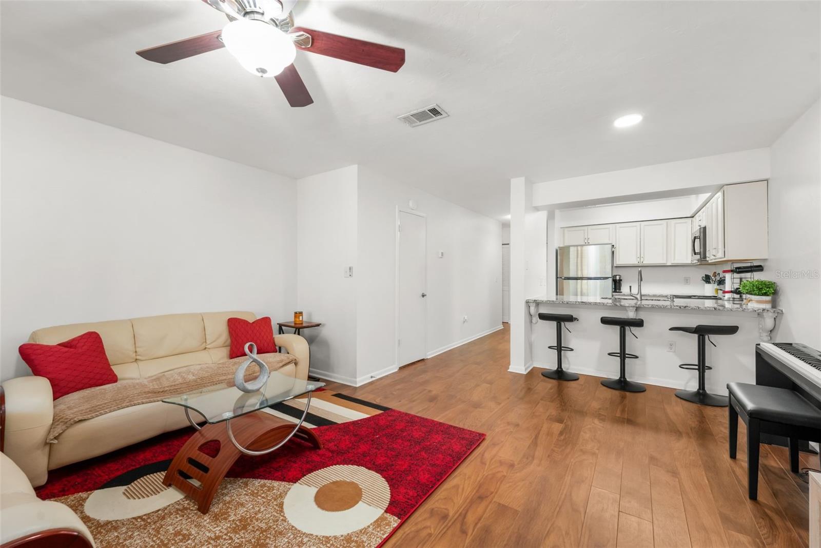 Image 4 of 21 For 2735 35th Place 903