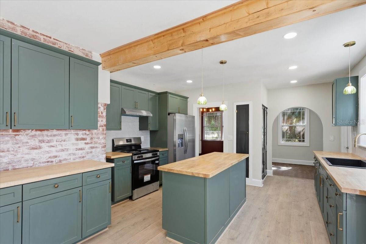 Image 10 of 26 For 490 Madison Street