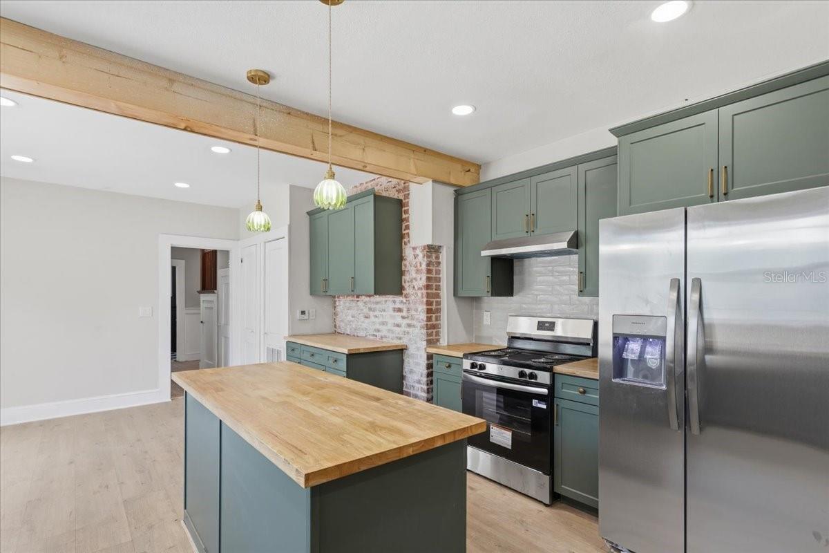 Image 11 of 26 For 490 Madison Street