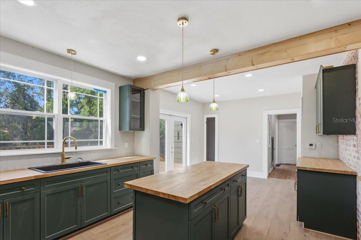 Image 12 of 26 For 490 Madison Street