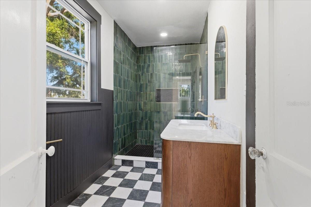 Image 14 of 26 For 490 Madison Street