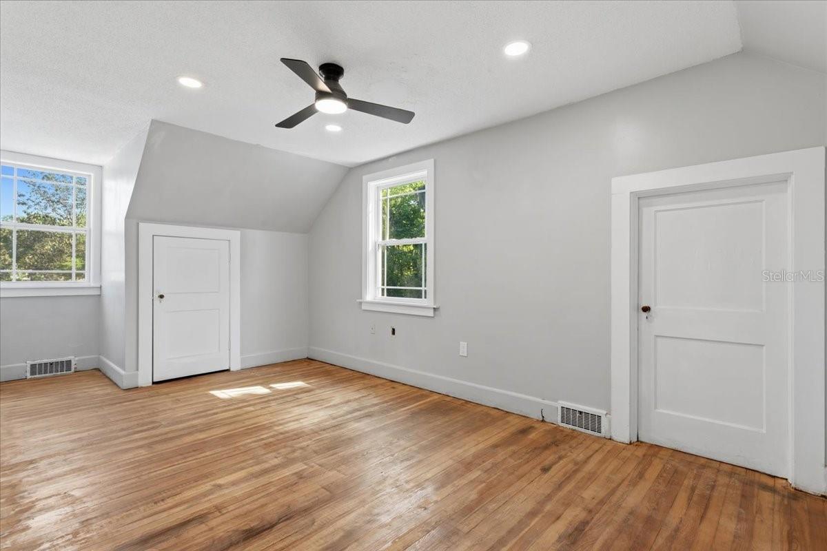 Image 17 of 26 For 490 Madison Street