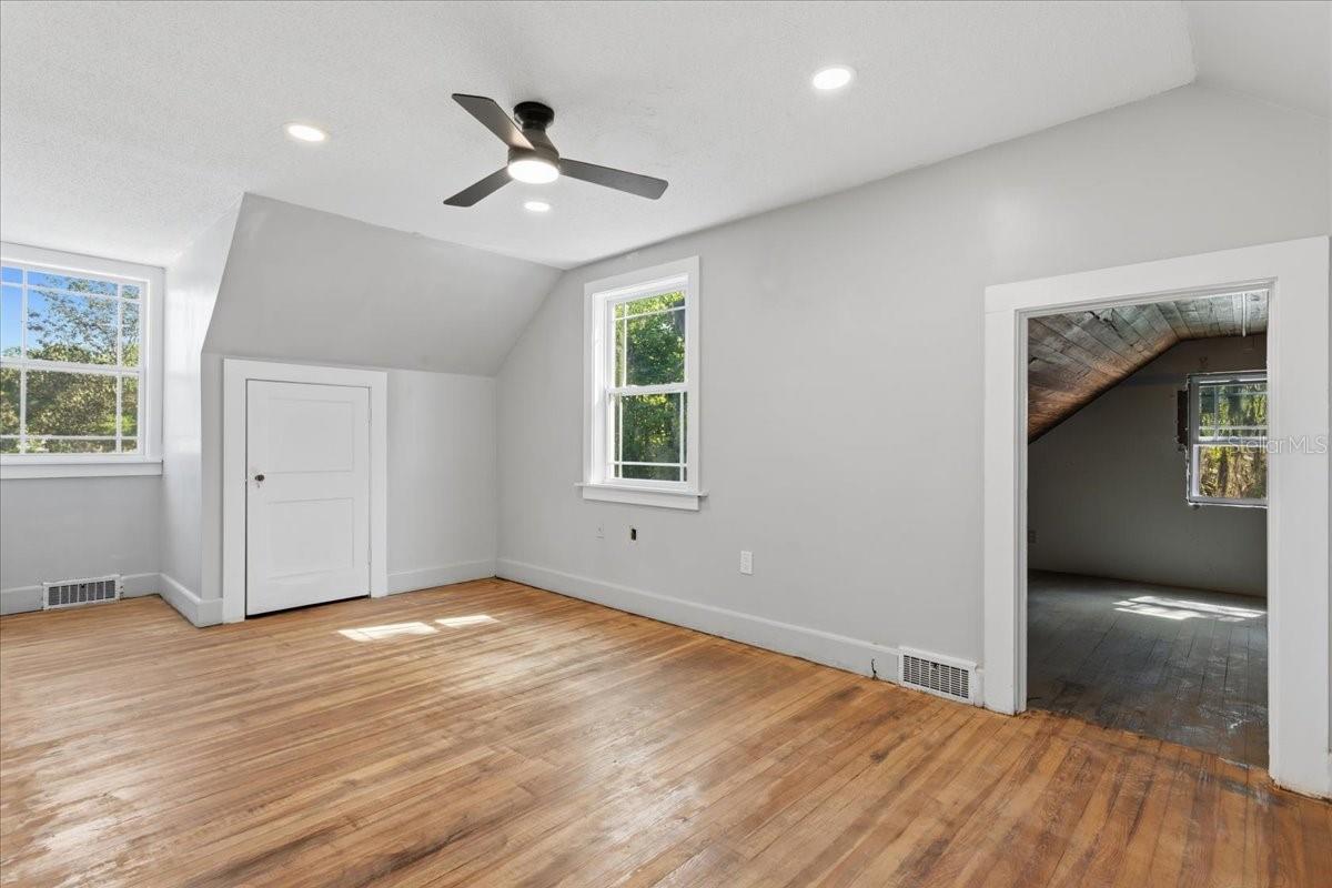 Image 18 of 26 For 490 Madison Street