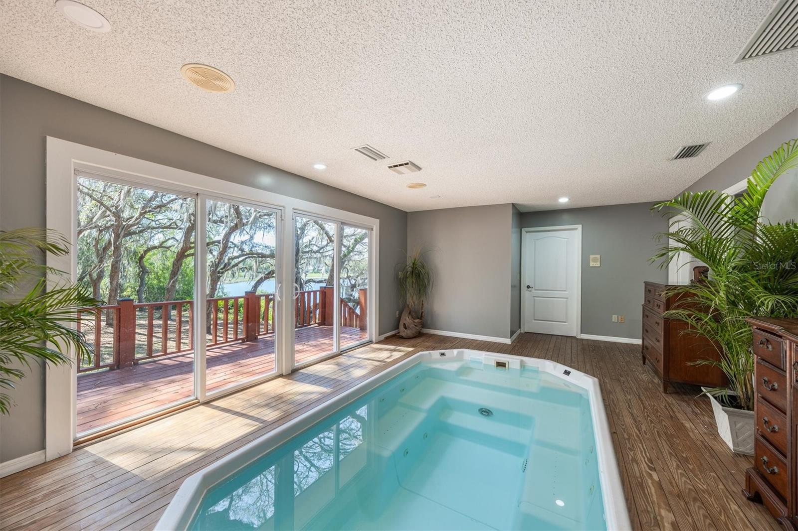 Image 47 of 96 For 111 Kirby Trail