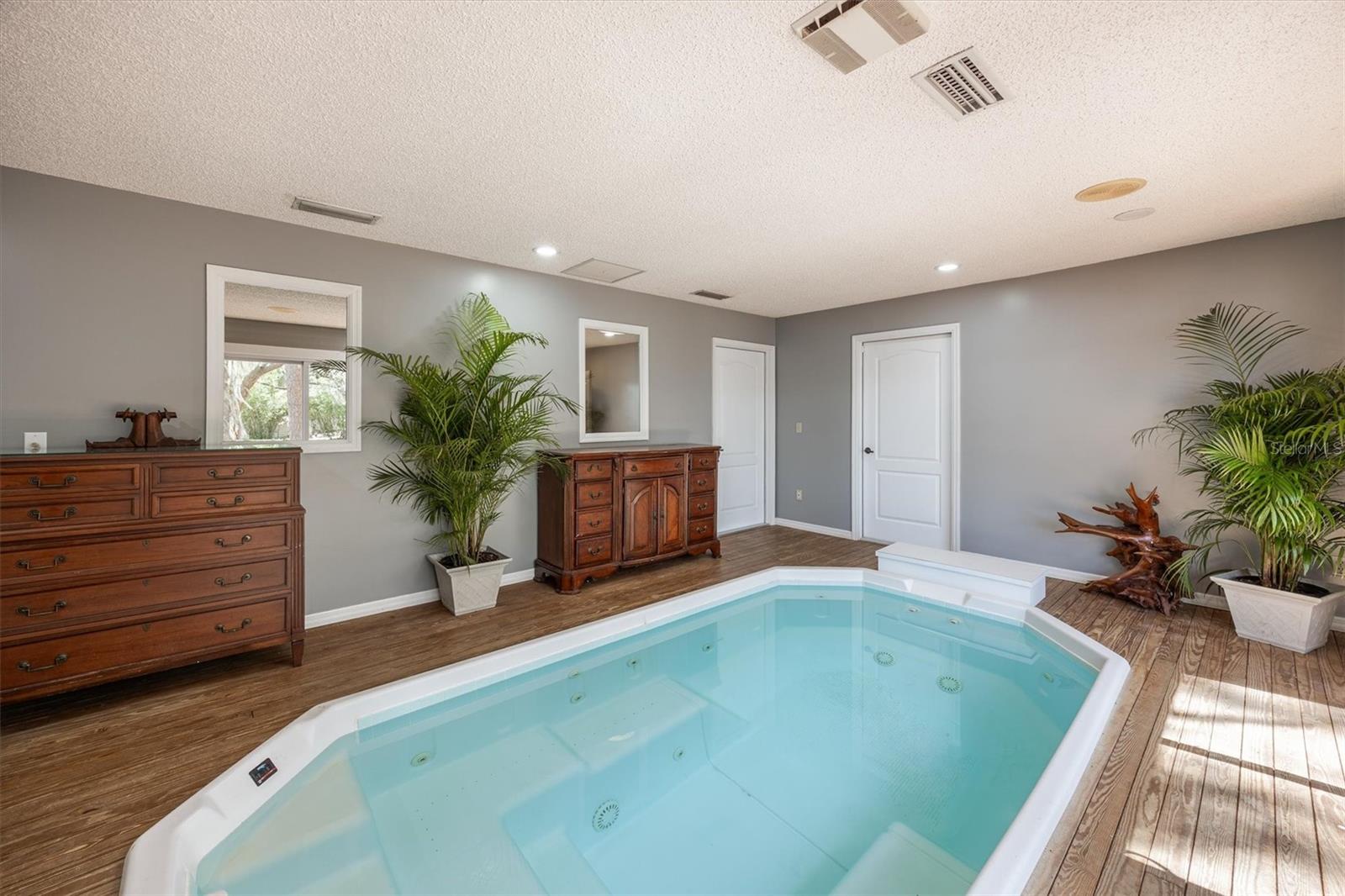 Image 51 of 96 For 111 Kirby Trail