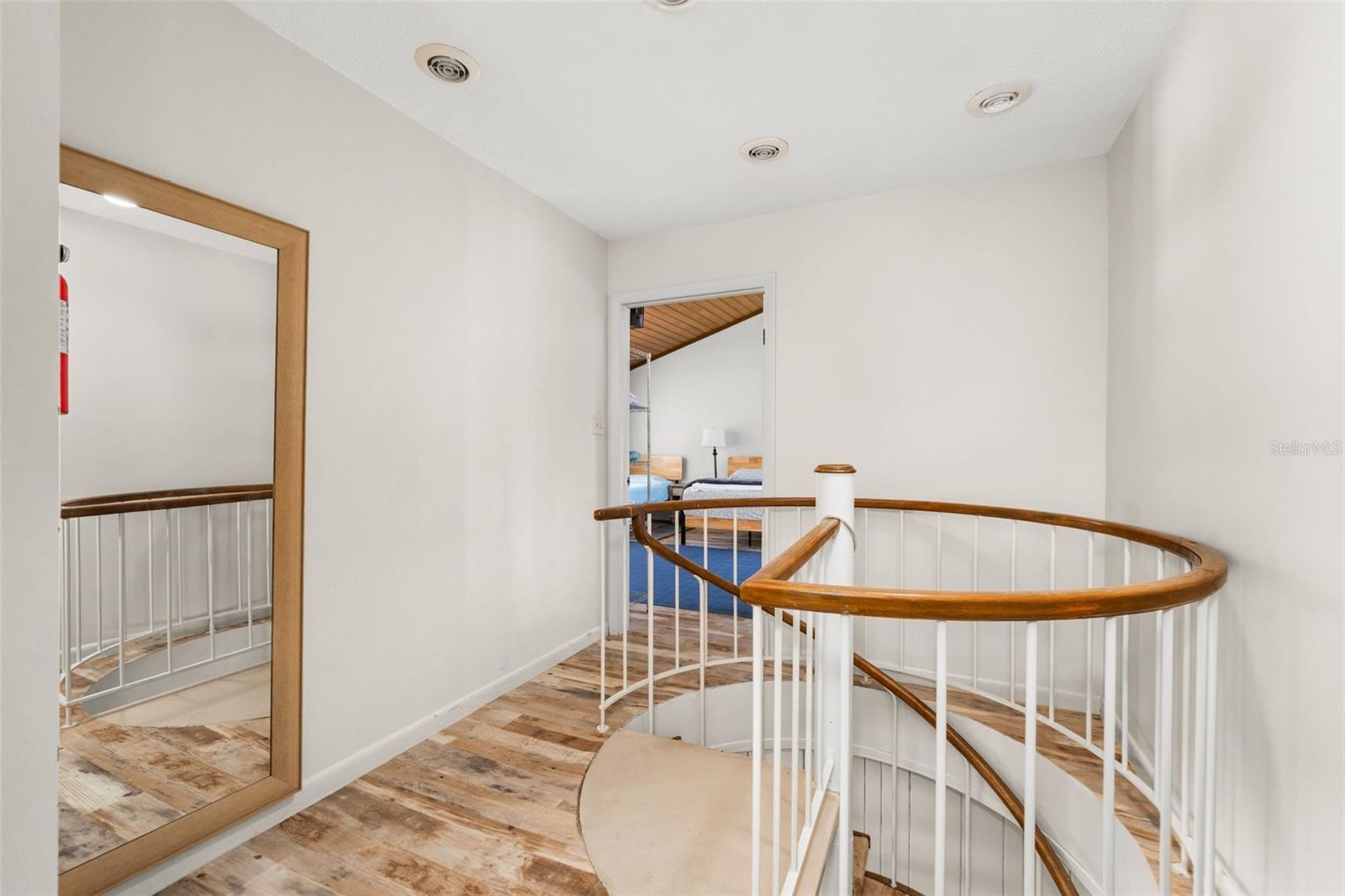 Image 16 of 39 For 9075 190th Avenue Road