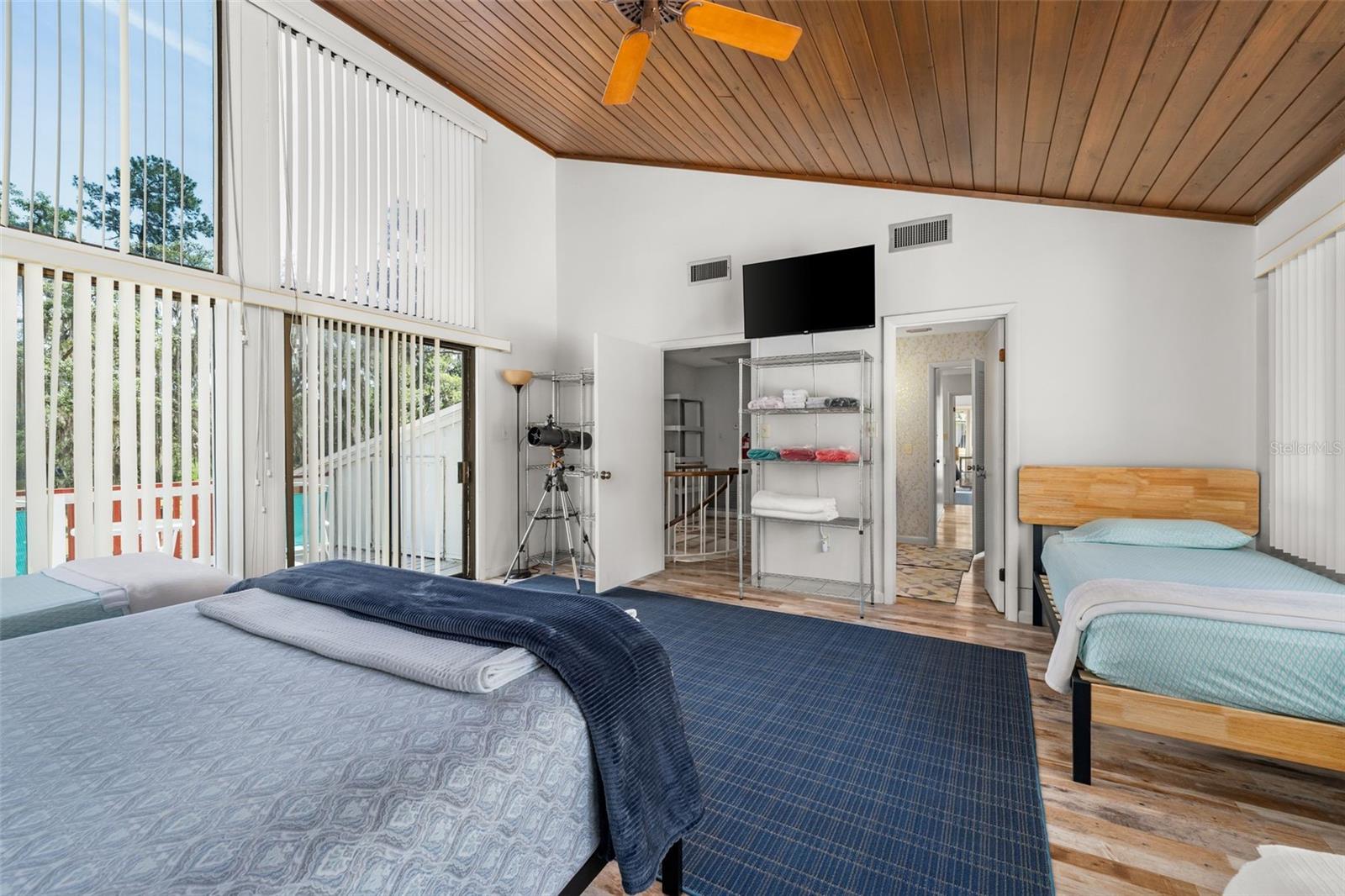 Image 18 of 39 For 9075 190th Avenue Road