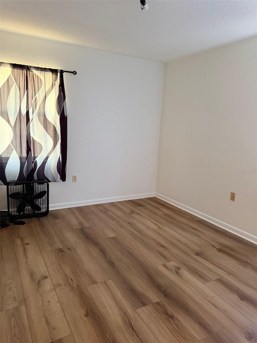 Image 8 of 9 For 205 147 Street