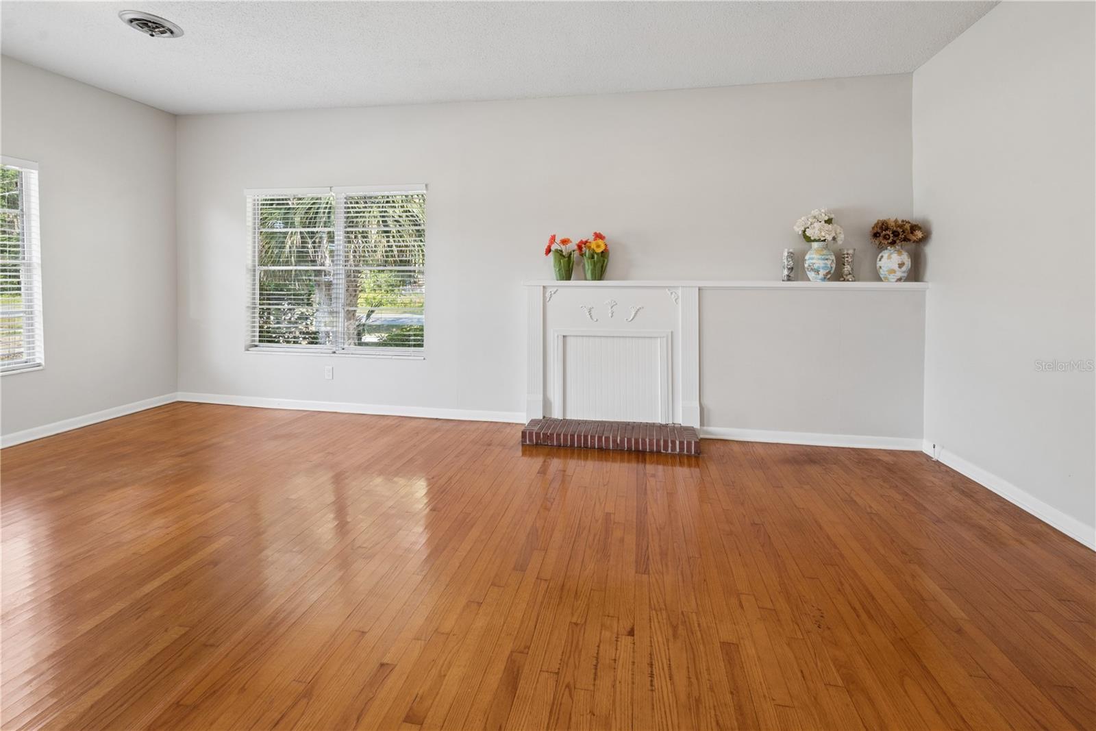 Image 31 of 42 For 25749 1st Avenue