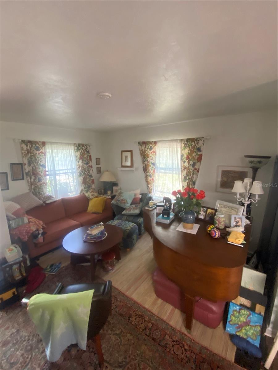 Image 4 of 15 For 1231 9th Street W