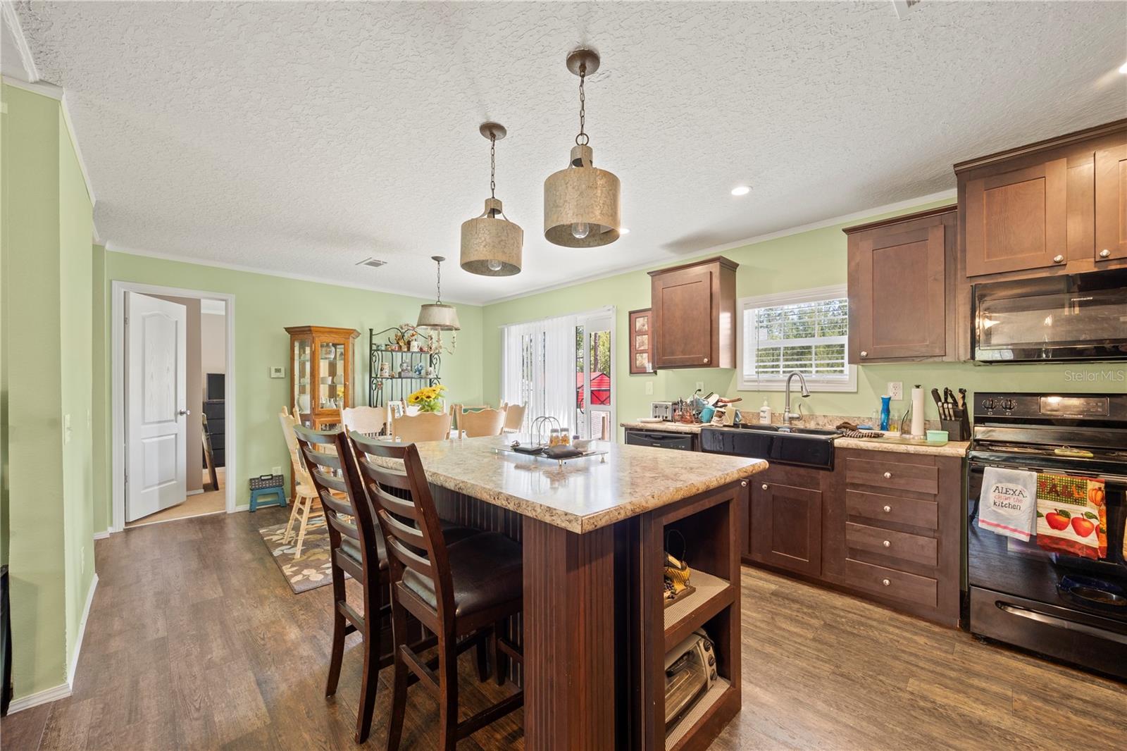 Image 3 of 41 For 221 Magnolia Road