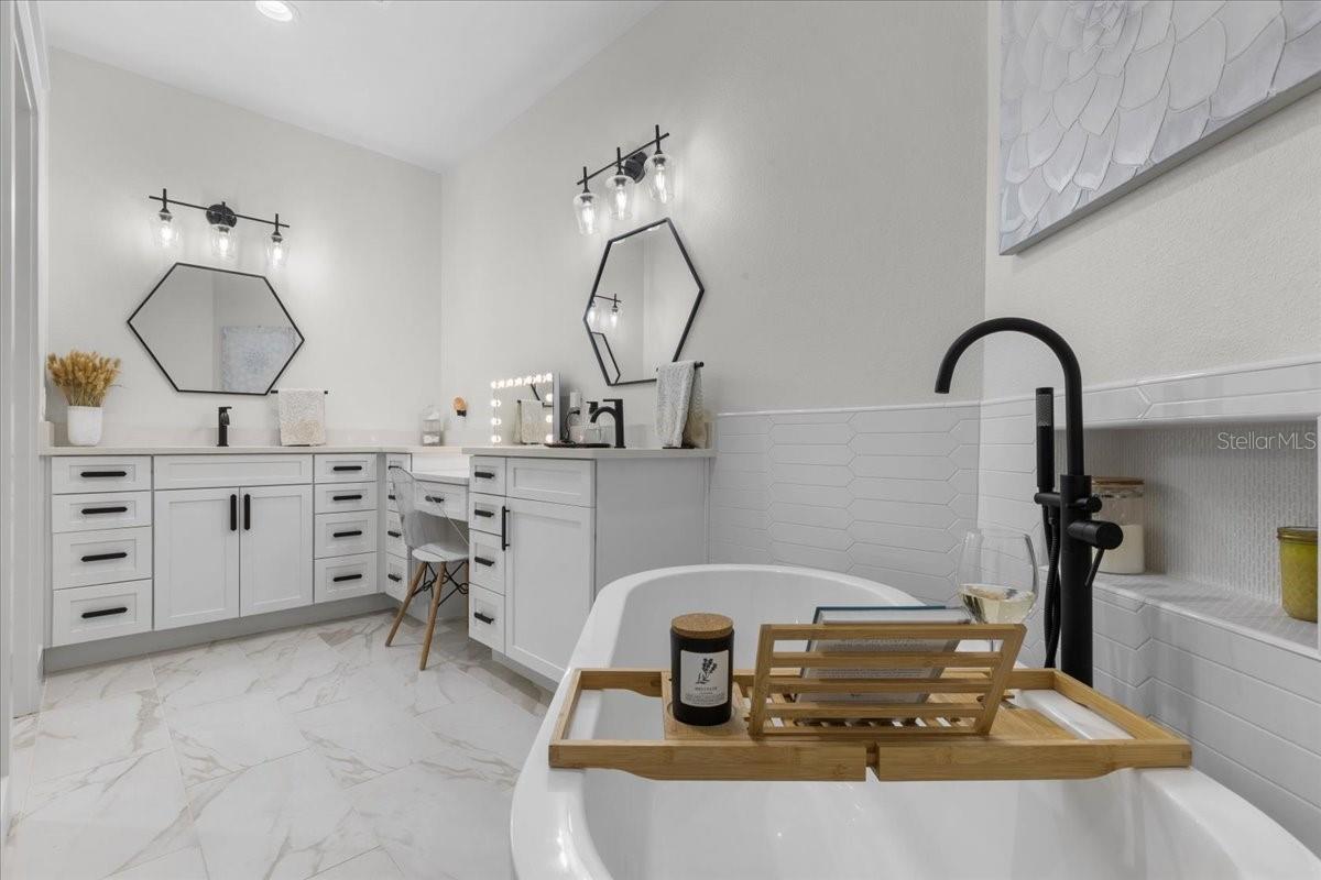 Image 11 of 52 For 9061 Katherine Way