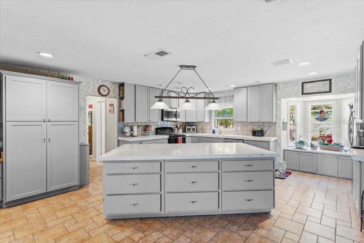 Image 19 of 76 For 8386 Austin Road