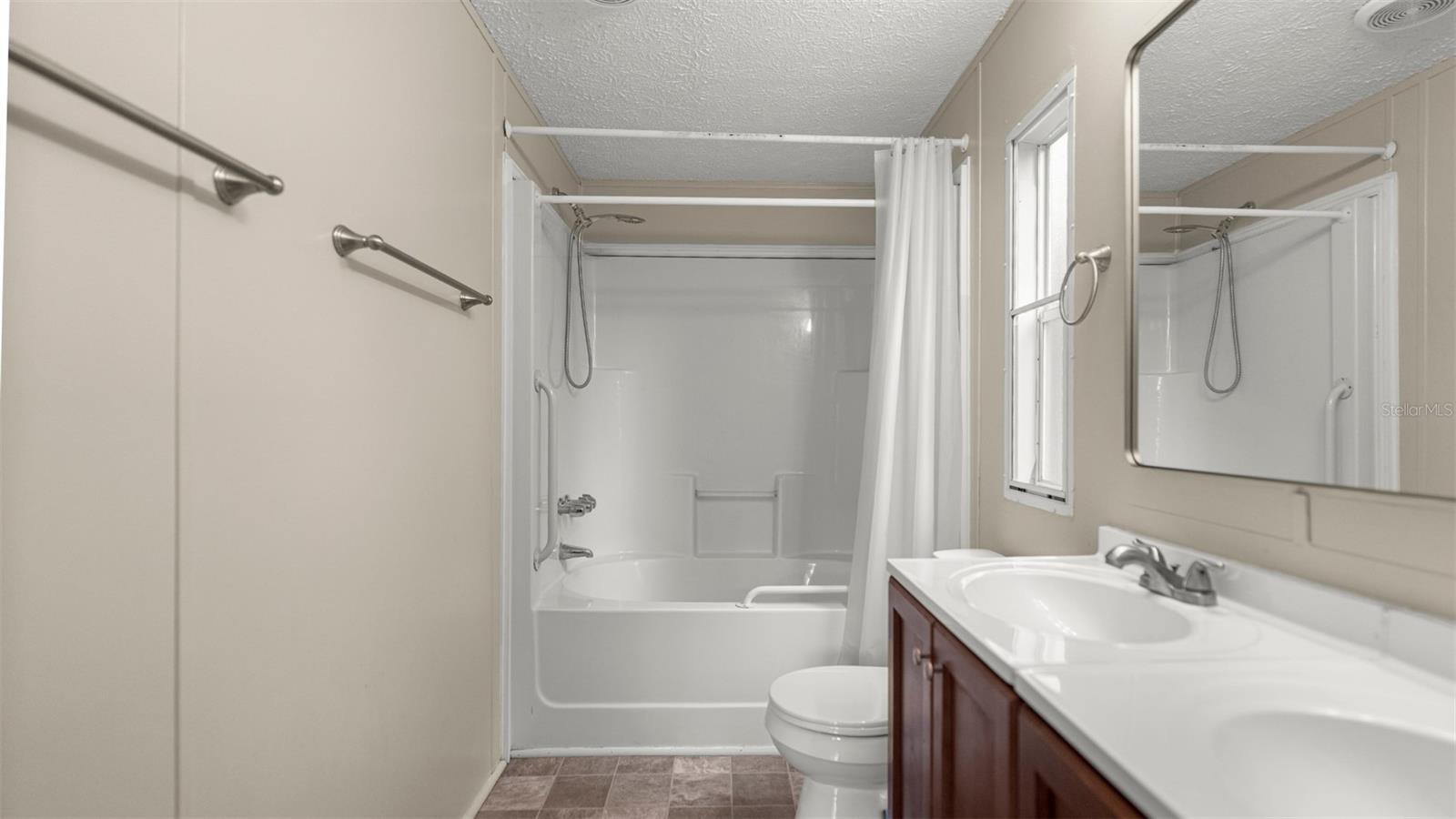 Image 27 of 46 For 10379 135th Street