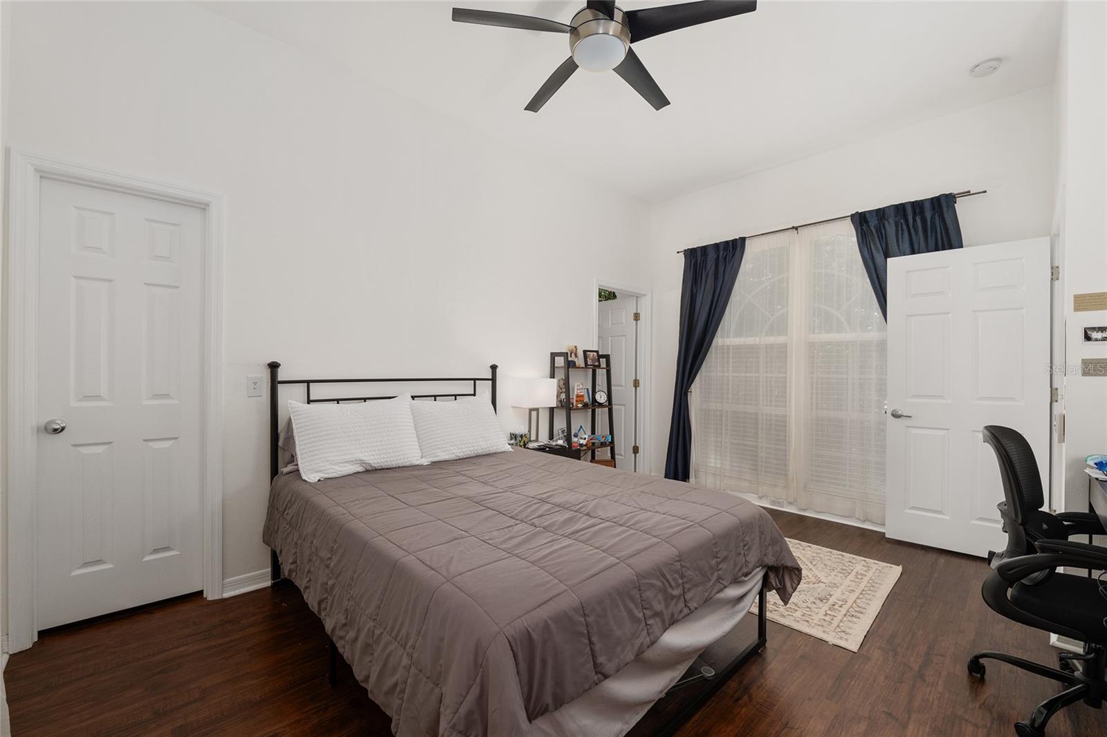 Image 16 of 33 For 129 48th Boulevard 6