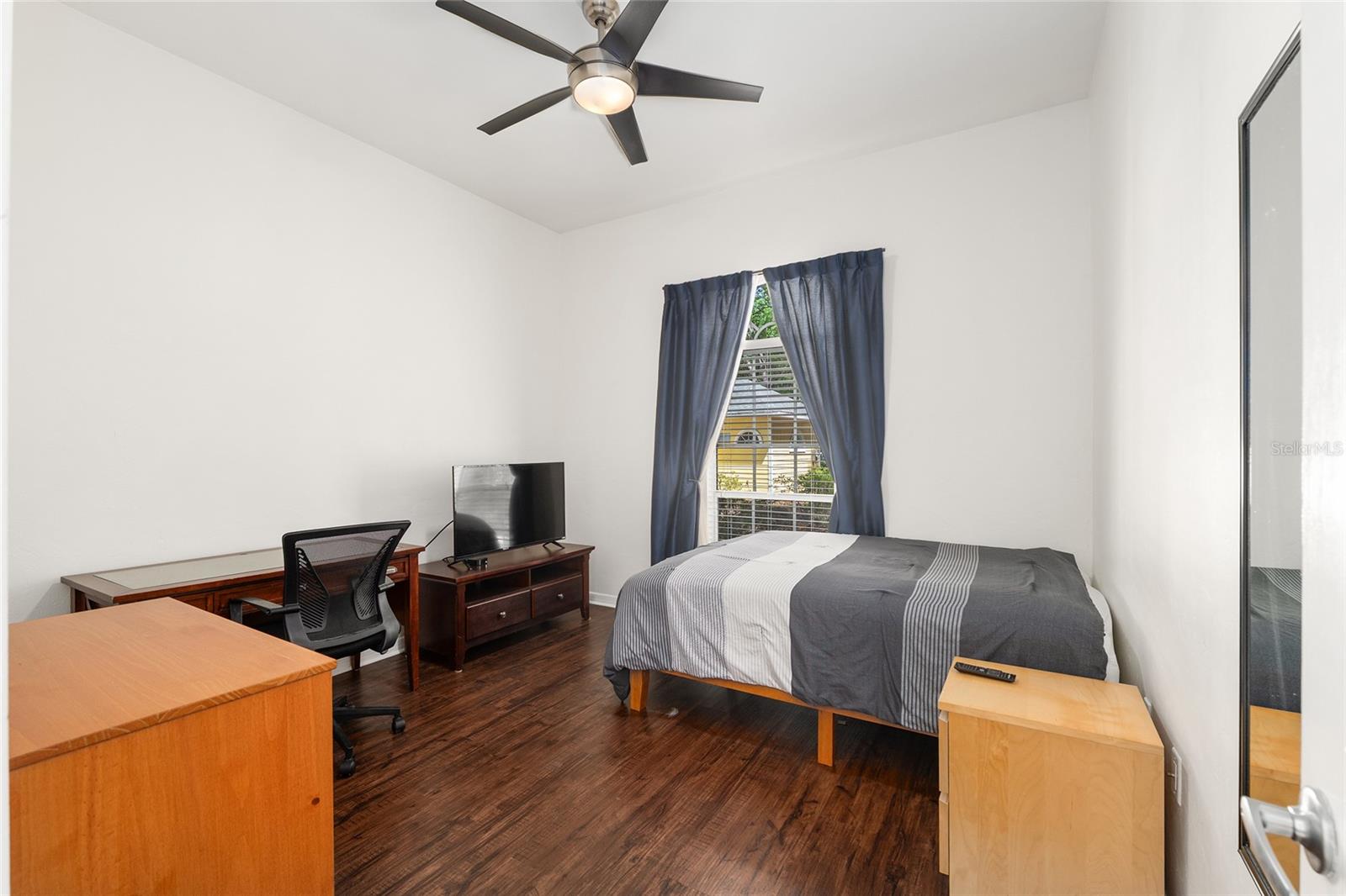 Image 20 of 33 For 129 48th Boulevard 6