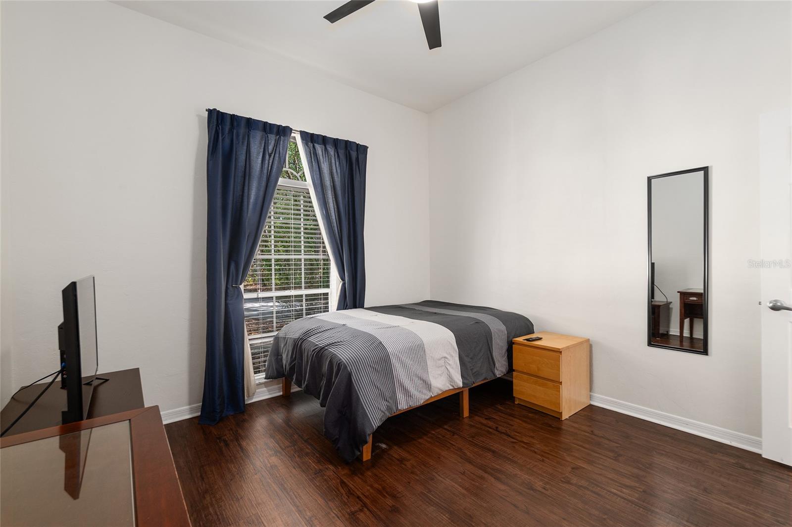 Image 21 of 33 For 129 48th Boulevard 6