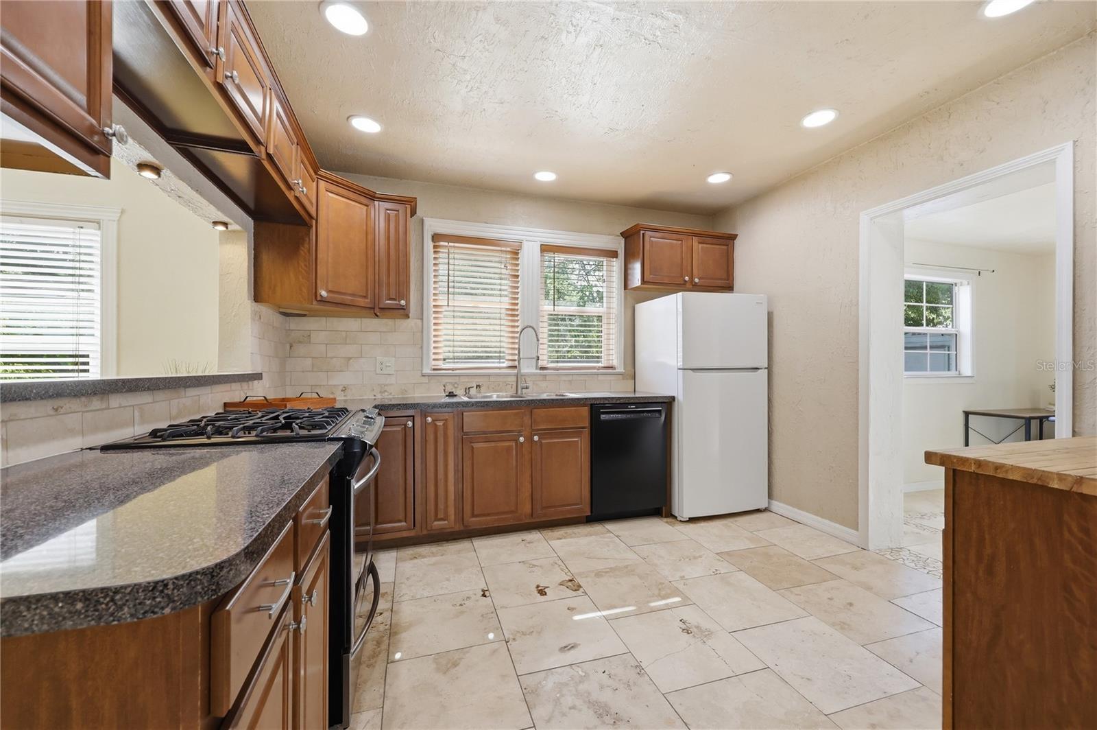 Image 5 of 31 For 1017 31st Avenue