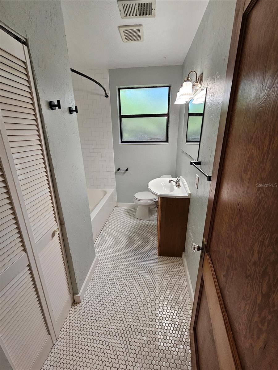 Image 16 of 52 For 1115 11th Avenue