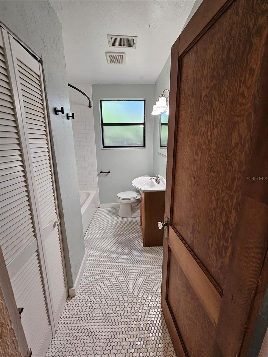 Image 18 of 52 For 1115 11th Avenue