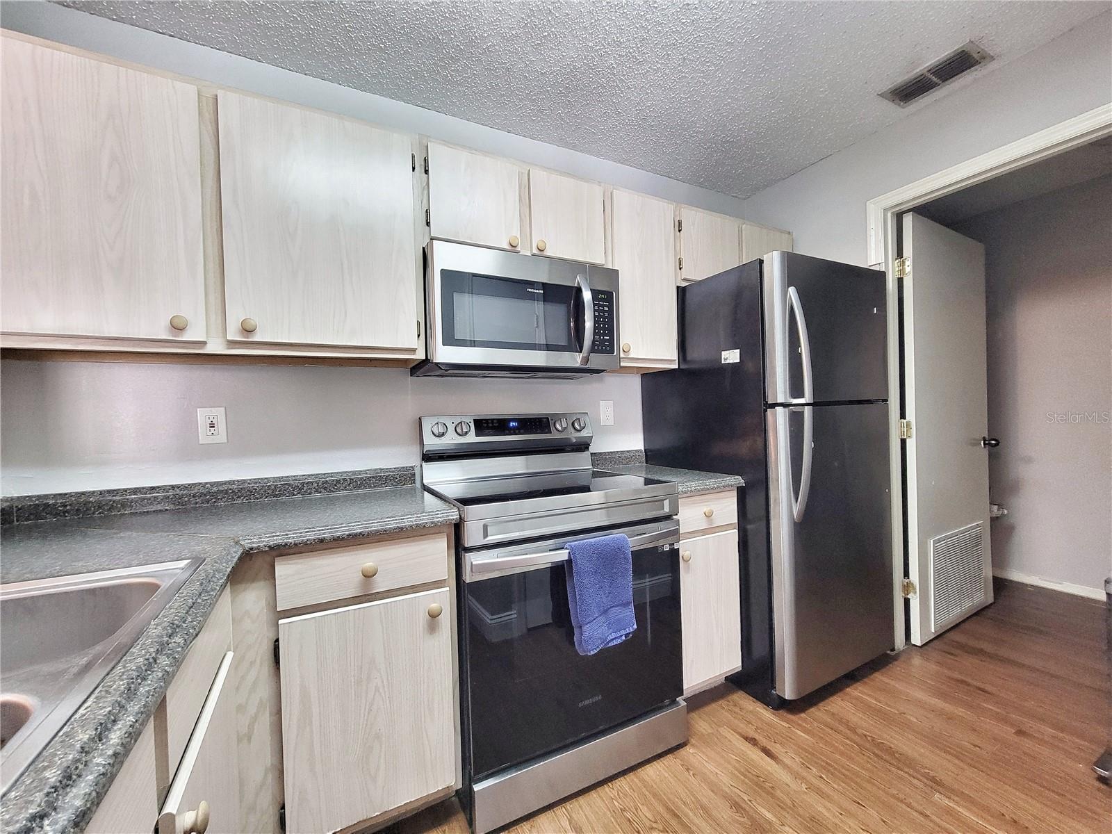 Image 14 of 34 For 3705 27th Street 527