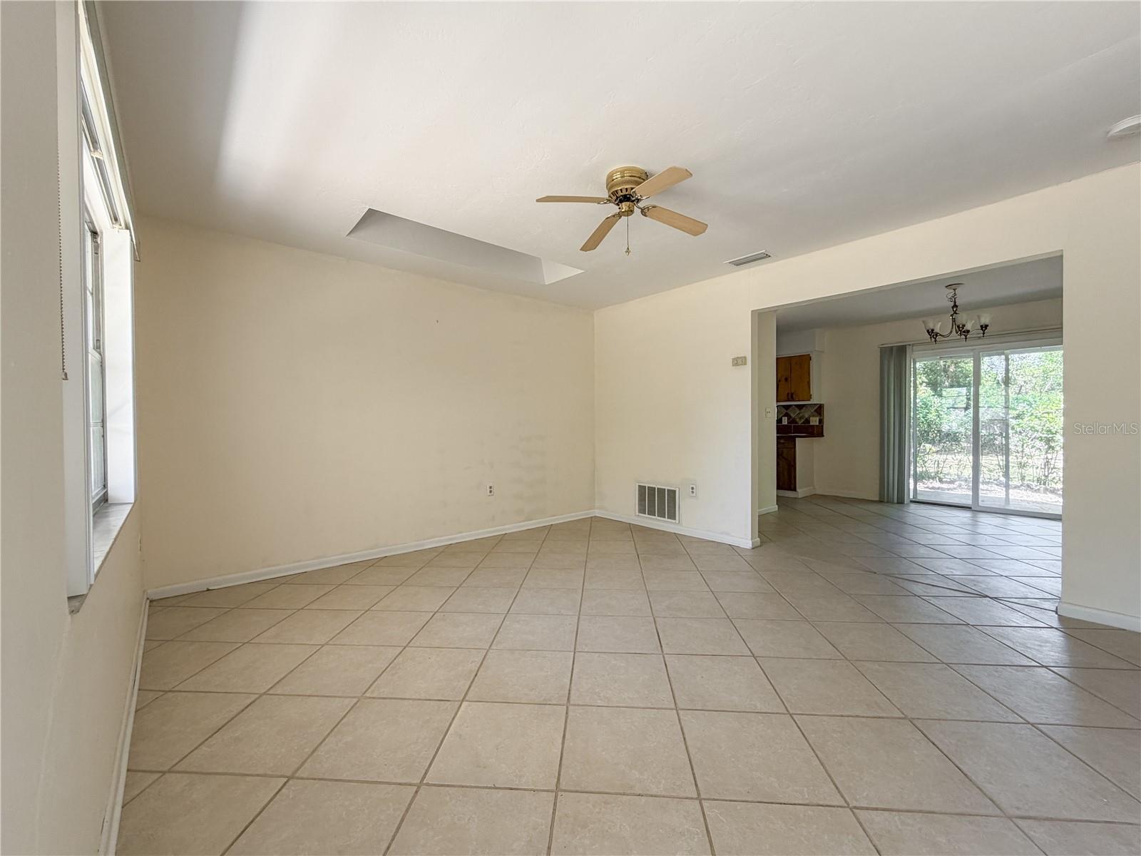 Image 11 of 34 For 14202 158th Avenue