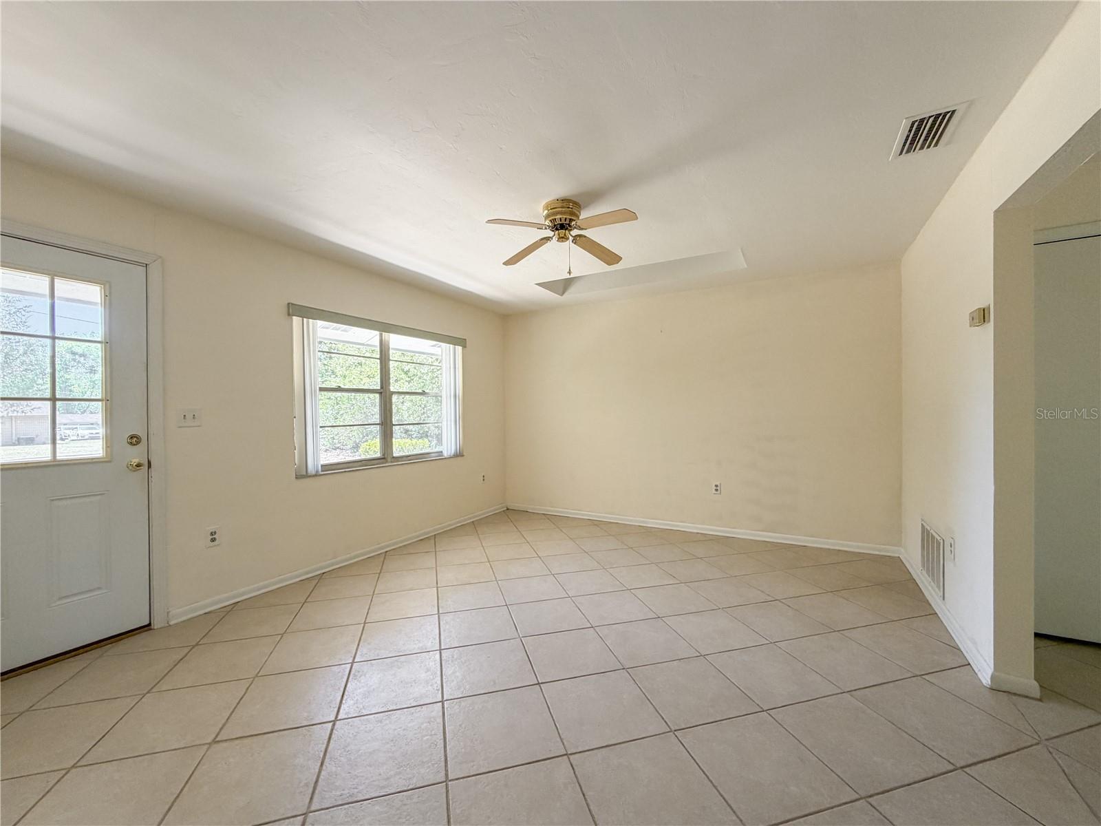 Image 13 of 34 For 14202 158th Avenue