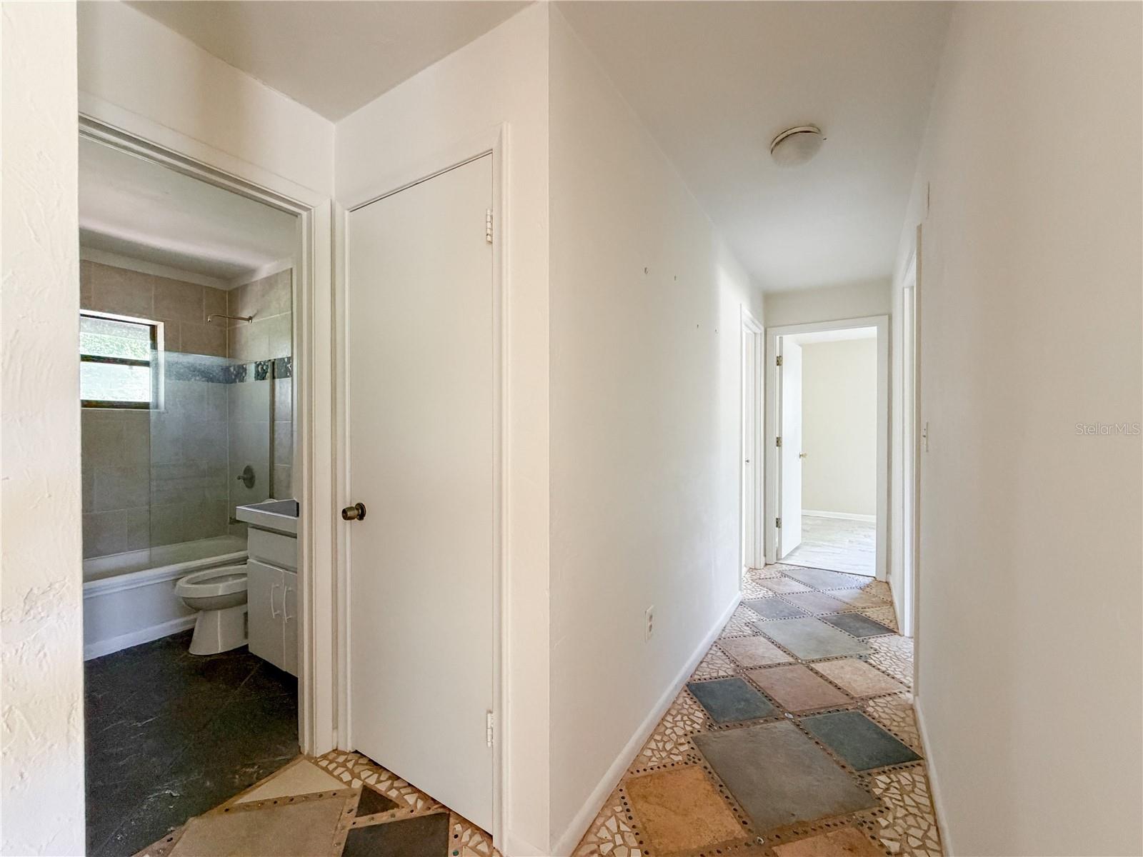 Image 21 of 34 For 14202 158th Avenue