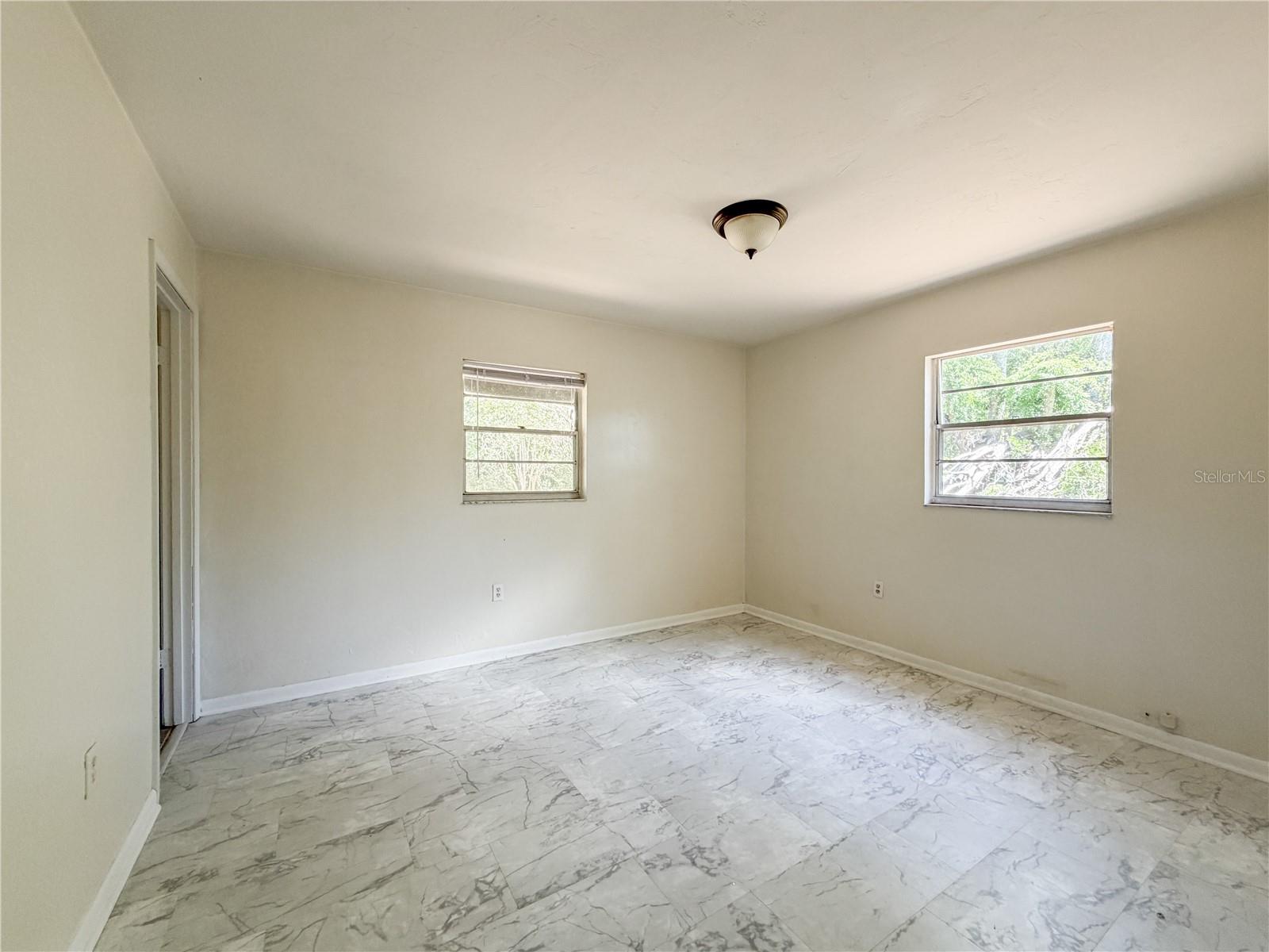 Image 23 of 34 For 14202 158th Avenue