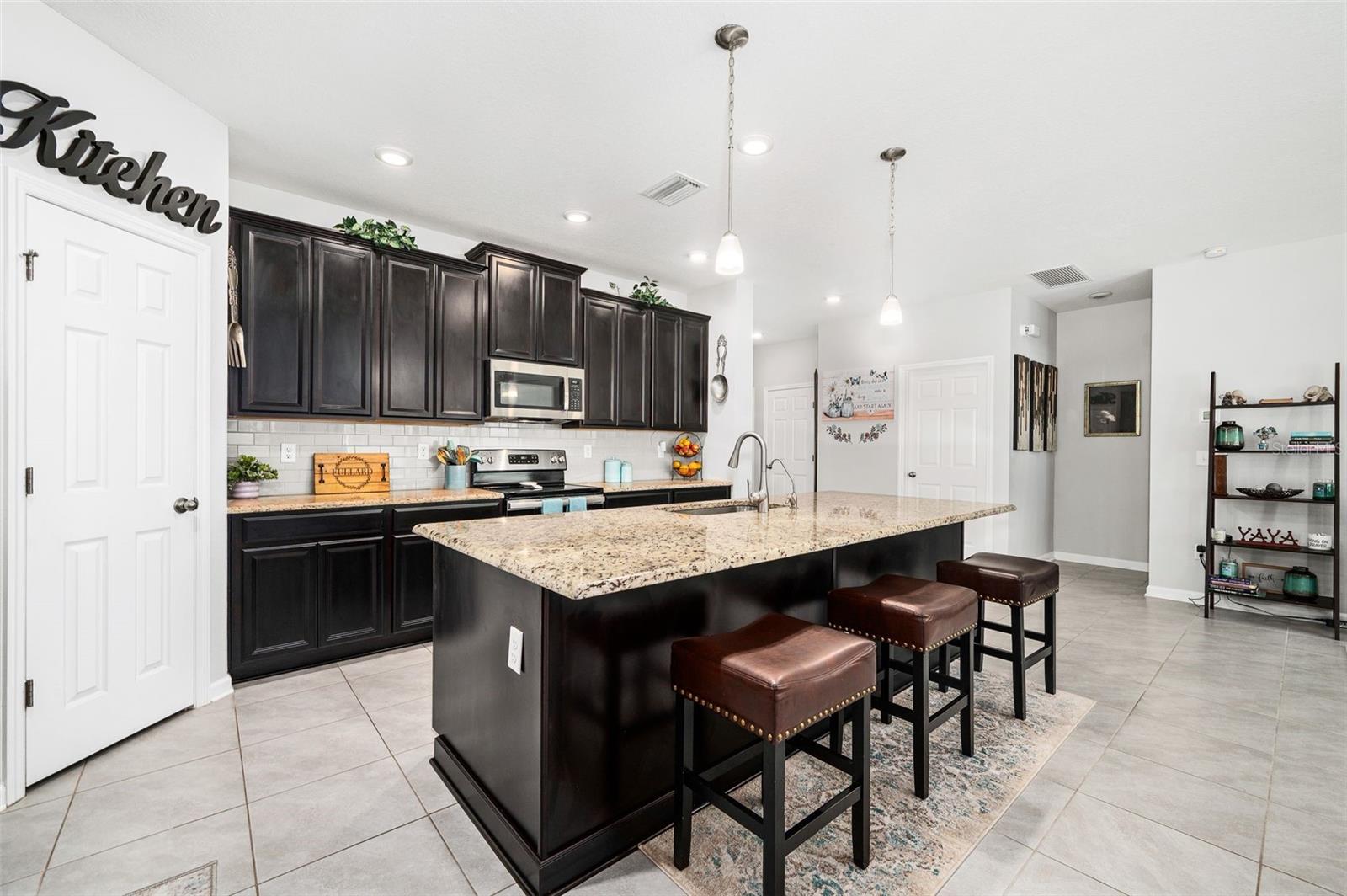 Image 11 of 38 For 11973 Bridgehampton Road