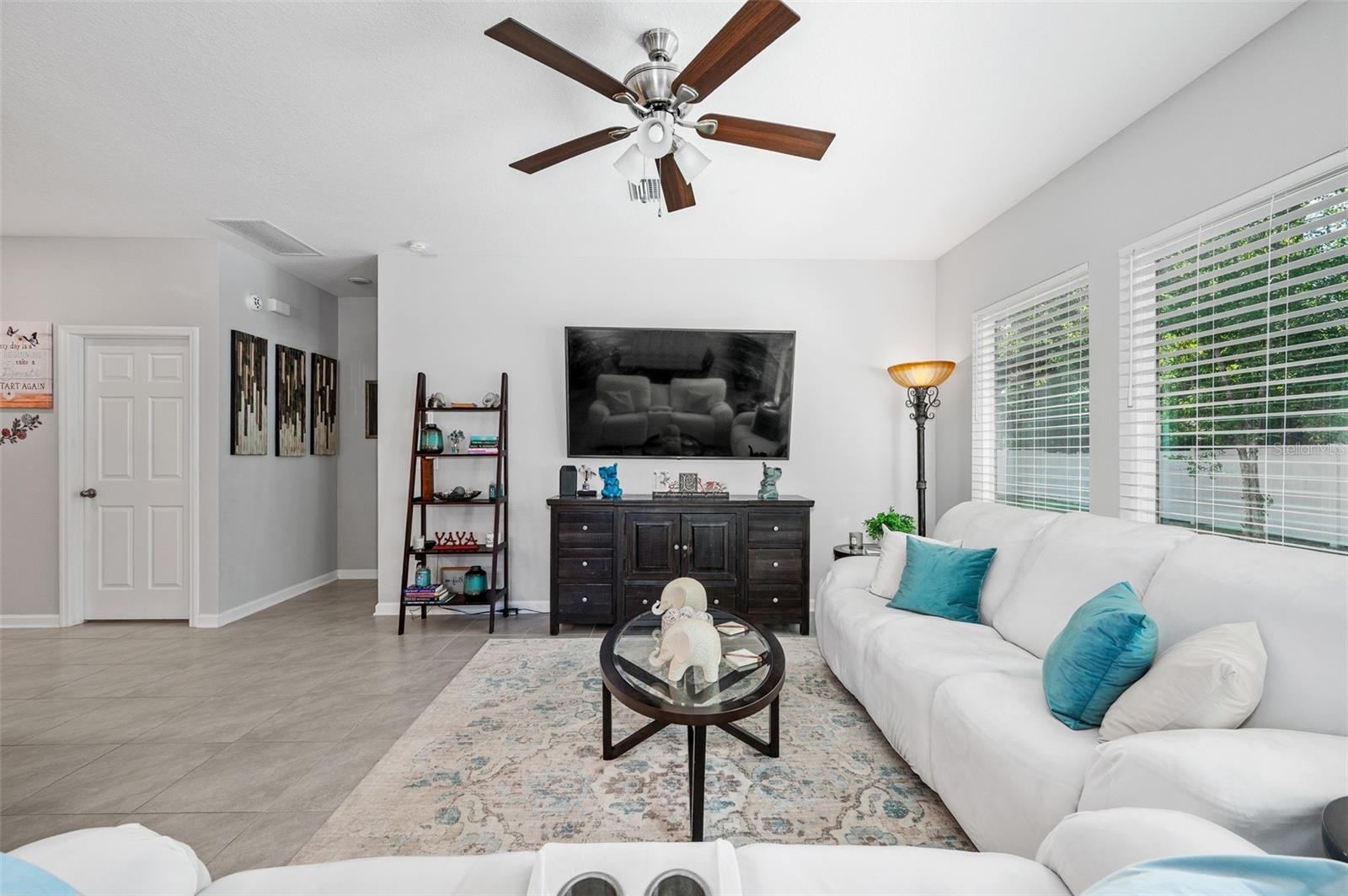 Image 9 of 38 For 11973 Bridgehampton Road