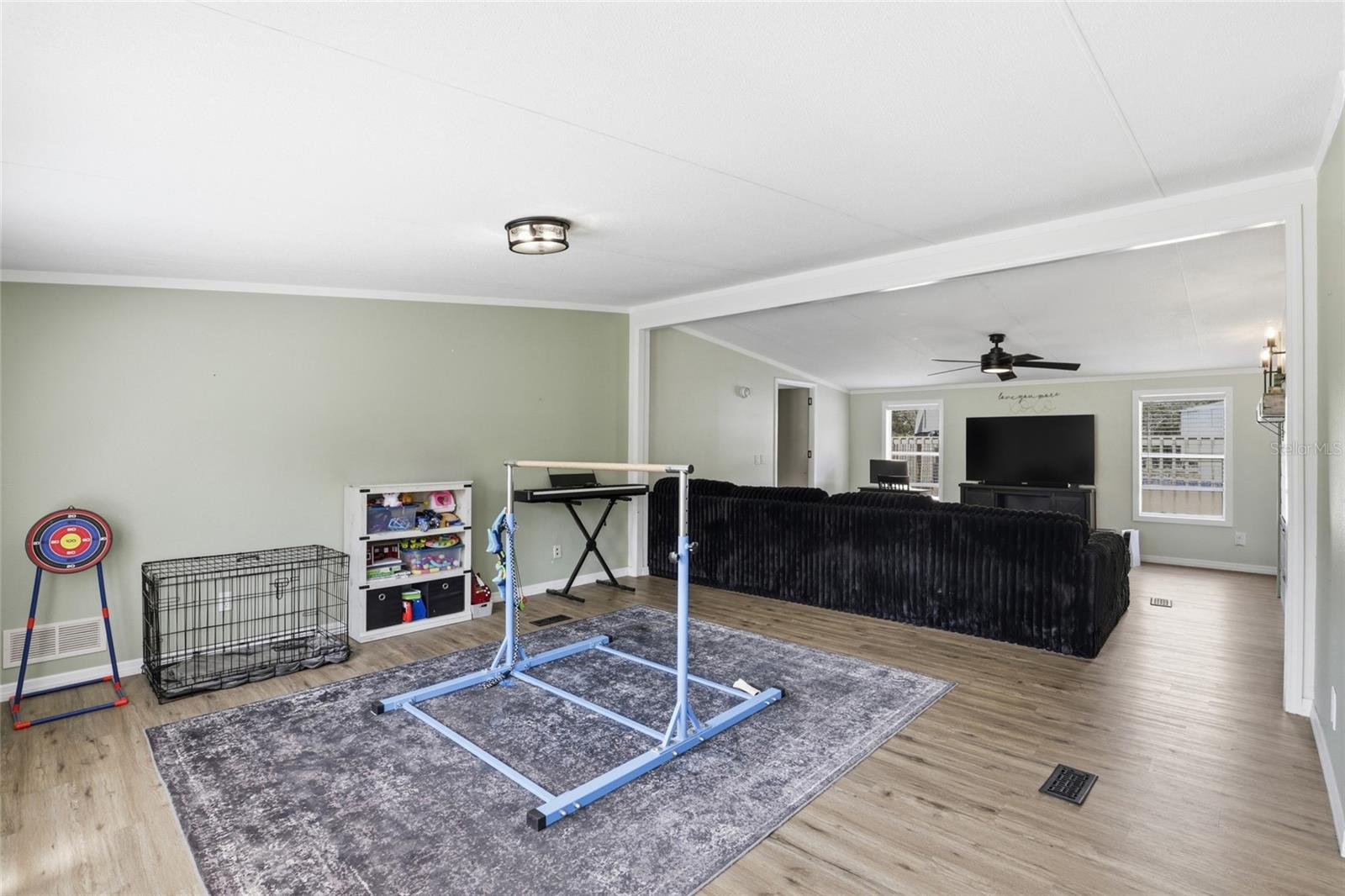 Image 14 of 47 For 847 Applewood Glen